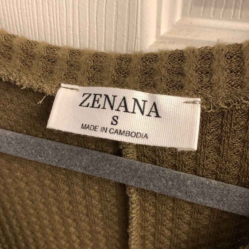 Zenana Oversized Small Olive Green V-Neck Waffle Long Sleeve T EUC - Picture 2 of 4